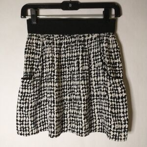 Forever 21 black and white skirt size XS